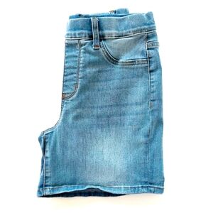 Medium/Light Wash Elastic Waist Judy Blue Shorts Medium 5.5" inseam‎